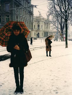 1996年、チューリッヒのオペラ・ハウス前で