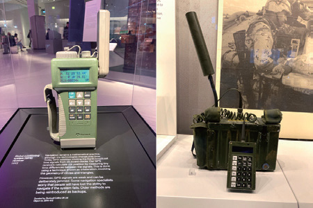 航海用ナビ（左）と湾岸戦争時の携帯ナビ（右）（ 科学博物館蔵）