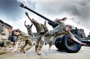 Click to enlarge ダンス「5人の兵士;肉体は最前線に」