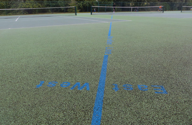 テニス・コートの本初子午線マーク
