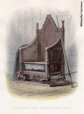 戴冠式の椅子は1297〜1300年に作られ、Coronation ChairまたはEdward's Chairと呼ばれる。座面の下のグレーの部分がスクーンの石