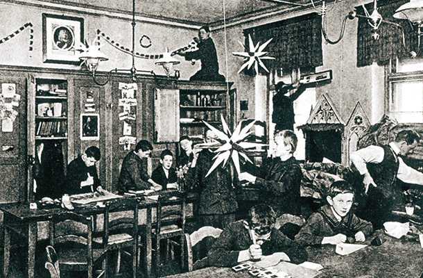 クリスマスの始まりを告げるヘルンフートの星 -