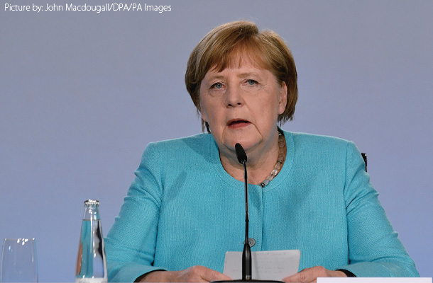3日、コロナ危機における景気パッケージについて発表するメルケル首相
