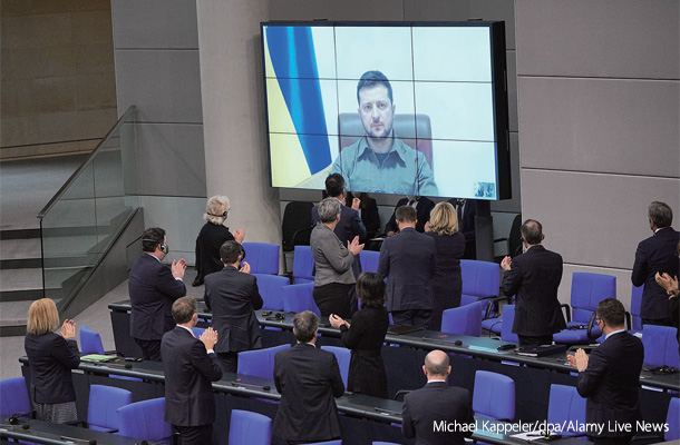 3月17日、ドイツ連邦議会でリモート演説をしたウクライナのゼレンスキー大統領