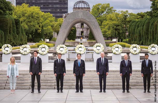 5月19日、G7首脳がそろって原爆死没者慰霊碑に献花した
