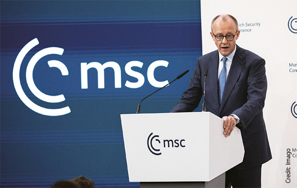 2月13日、基調講演で話すメルツ首相