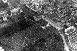 1981年10月10日、ボンのホーフガルテンで行われた市民平和集会