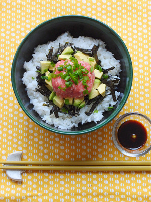 メットヴルストでねぎトロ丼