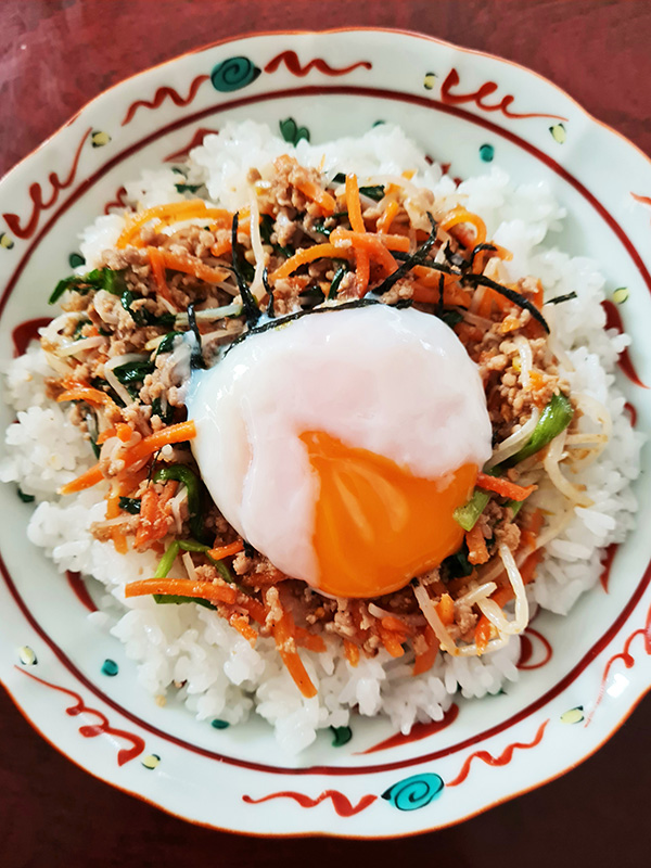 そぼろでビビンバ＆おにぎらず