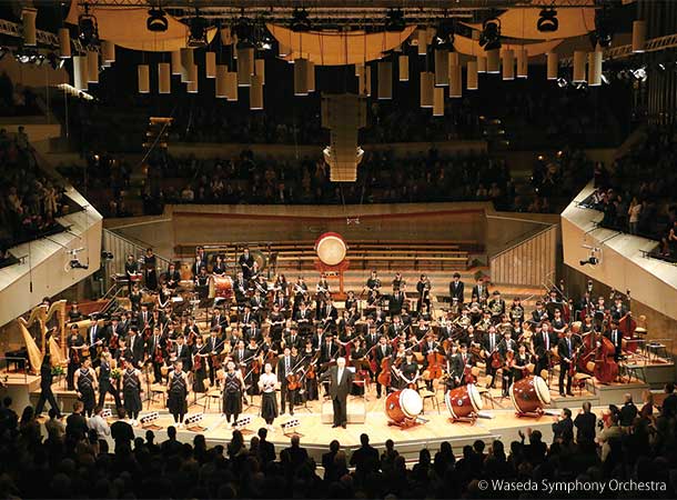  フィルハーモニーに客演した田中雅彦指揮の早稲田大学交響楽団