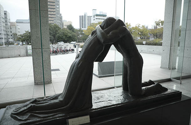 広島国際会議場に展示されたヴァスコンチェロス作の和解の像