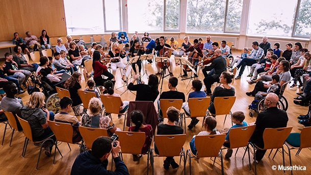 「ムゼティカ」のコンサートの様子