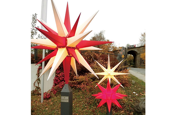 伝統的な赤と白を組み合わせた星
