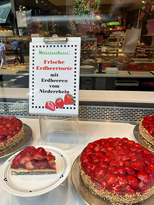 老舗ハイネマンの「Erdbeertorte」