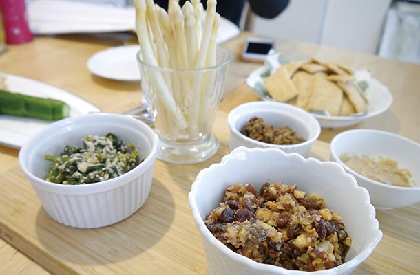 酒粕や醤油粕、醤油や味噌を使った料理を食べながらのおしゃべりも楽しい