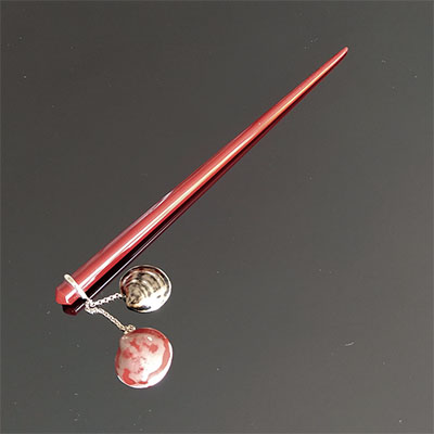 簪(かんざし)などの小物や器は希望に応じて受注生産も行う