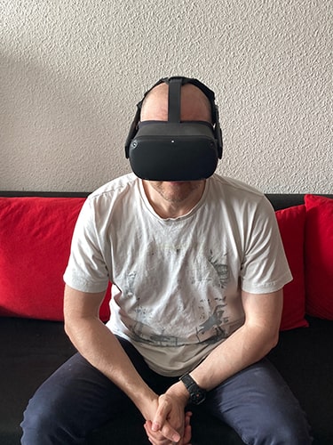 VRゴーグルを装着してVR作品を自宅で鑑賞できる