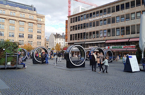 市内に展示されたカナダ文学をテーマにした作品「LOOP」