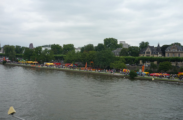 マイン川岸は、マインフェストを始めマインシュピールやMuseumsuferfestの舞台になります
