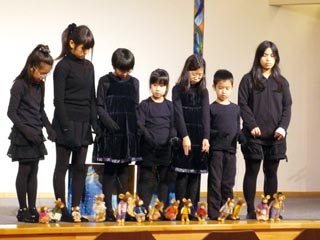 14匹のねずみとそれを操る子どもたち