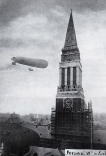 今からちょうど100年前の1910年、キール市役所の塔建設の様子