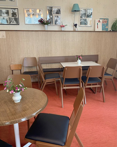 DDR時代のものに彩られた店内