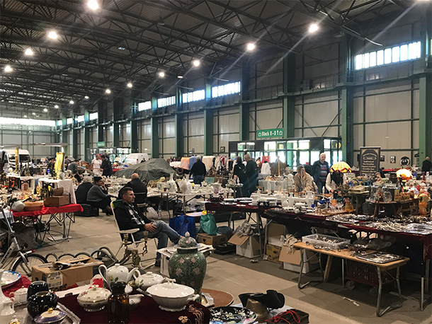 ホールの中もかなりの出店数です