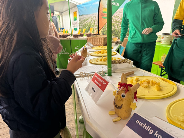 ジャガイモの試食コーナー