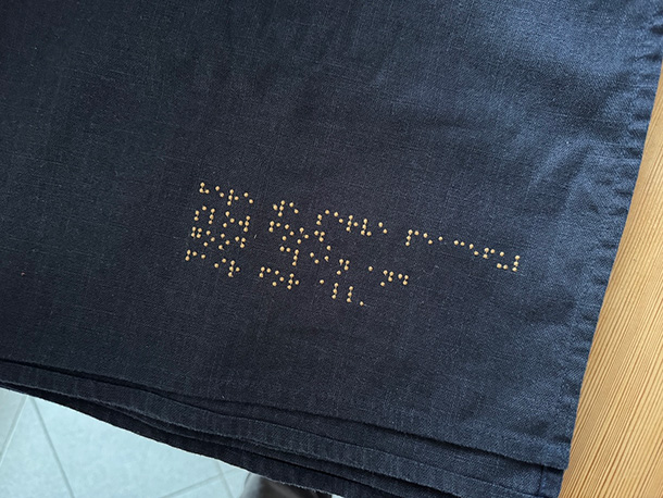 後日、刺しゅうが入って届いた私のテーブルクロス!