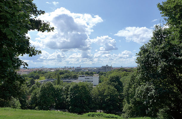 ルイトポルト公園の丘から、ミュンヘンを一望