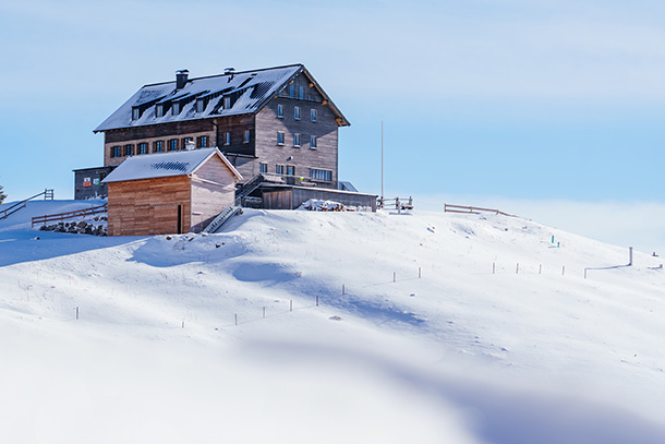 美しい雪景色の山小屋ロートヴァントハウス