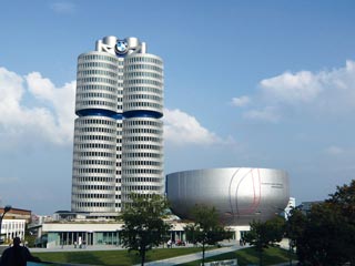 BMW本社ビルと博物館