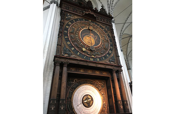 1472年から時を刻み続ける天文時計