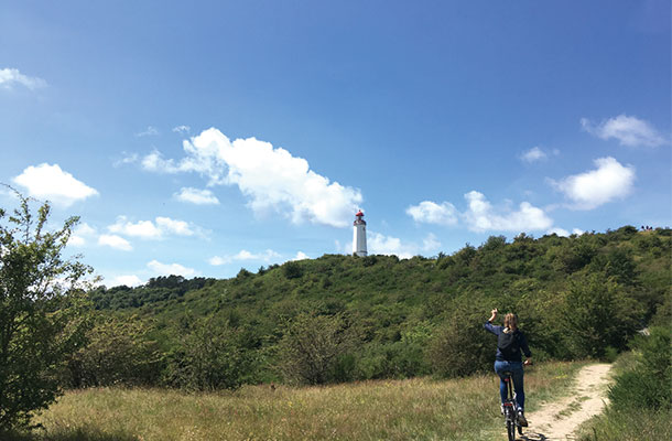 丘の上に立つ灯台