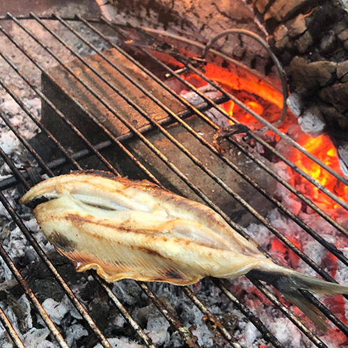 一夜干しを炭火で焼いていただきます