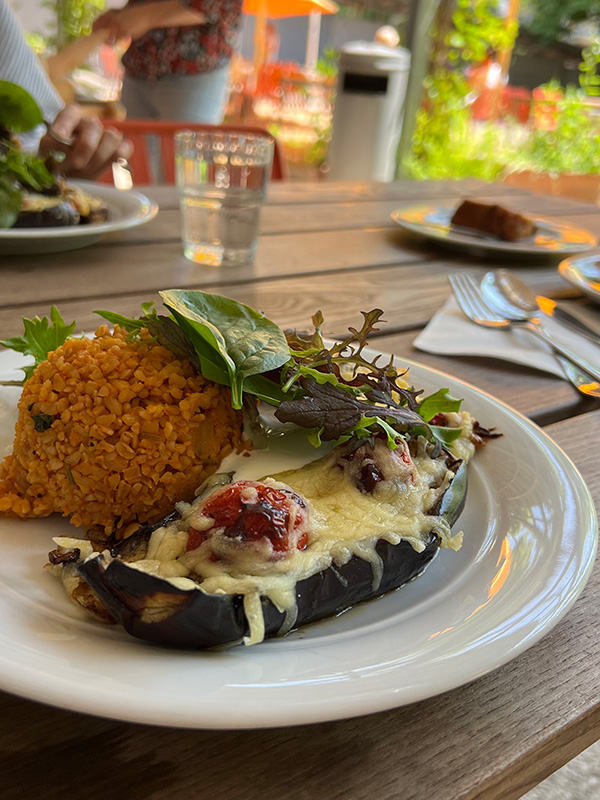 ある日のランチ。ナスを使った料理でした