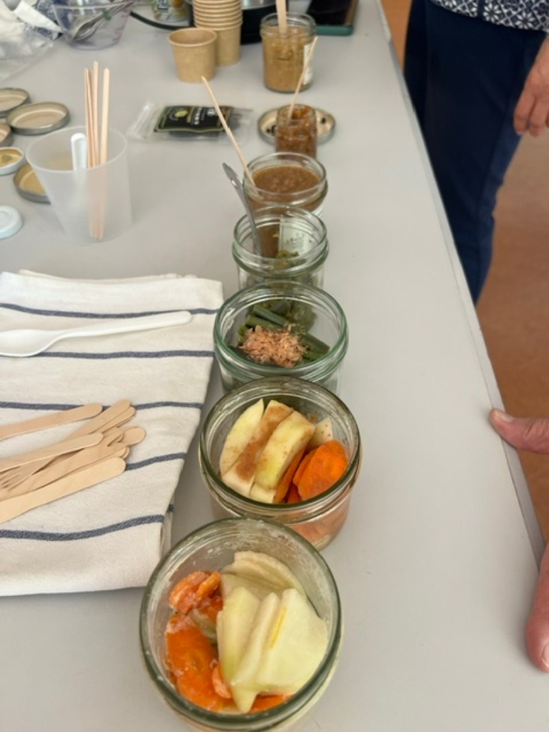 麹のお漬物やわらびの試食も