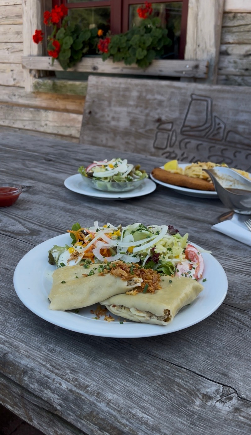 夏のスキー場で食べたマウルタッシェン