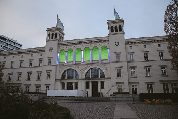 駅の面影を残した美術館の外観