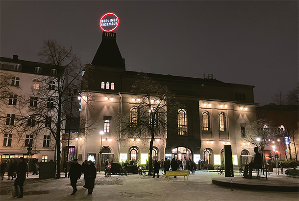 凍てついたベルリナー・アンサンブル前の情景