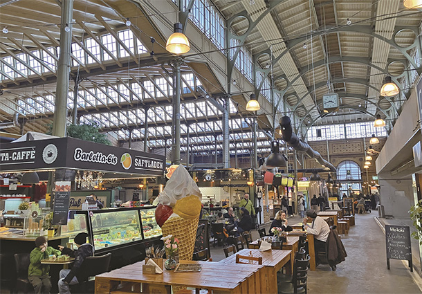 1891年創業の屋内市場「アルミニウス・マルクトハレ」