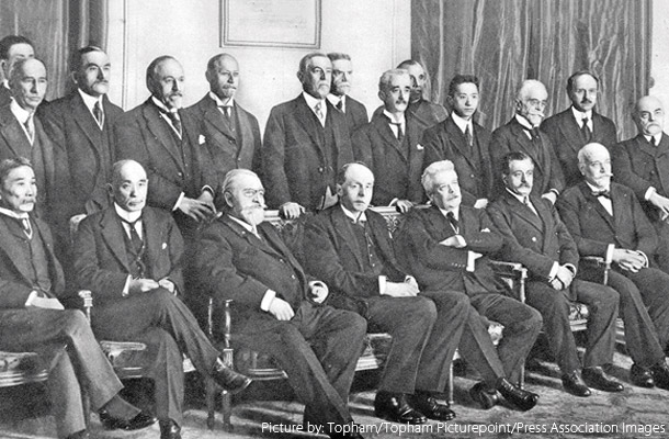 パリ講和会議にて、米ウィルソン大統領ら三巨頭を含む国際連盟委員会