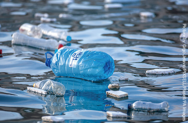 海の汚染にもつながる、海洋に漂うプラスチックごみ