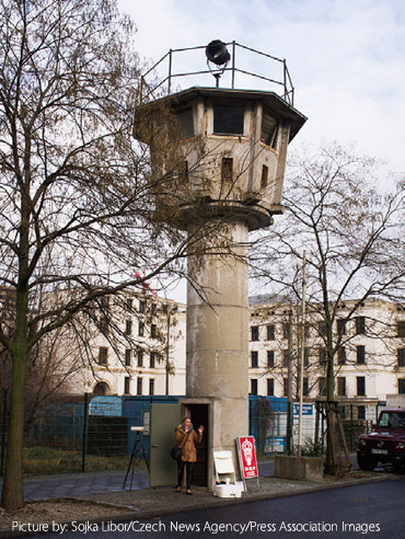1969年に建てられた東ベルリンの監視塔