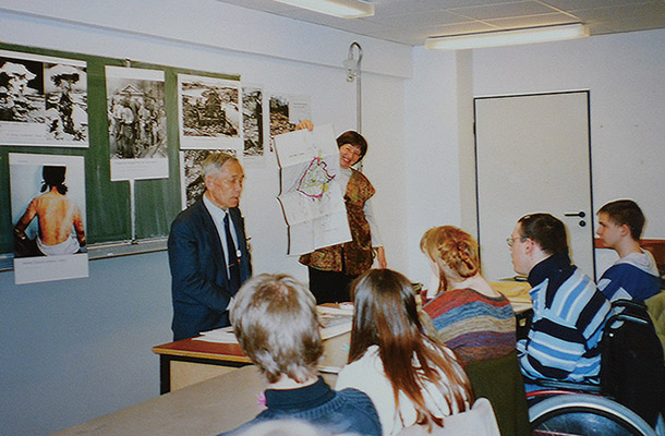 2001年にエッセンを訪問して現地の学校で平和授業をした