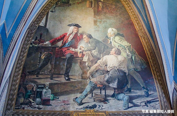 アルブレヒト城内の壁画には、アウグスト強王に実験の成果を見せるベトガーらの姿も
