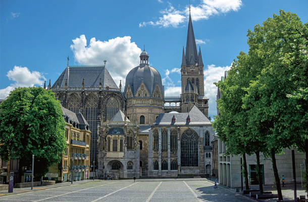 アーヘン大聖堂❶はドイツで最初の世界遺産にして、1972年のユネスコ世界遺産の第一期に登録された12件のうちの一つ