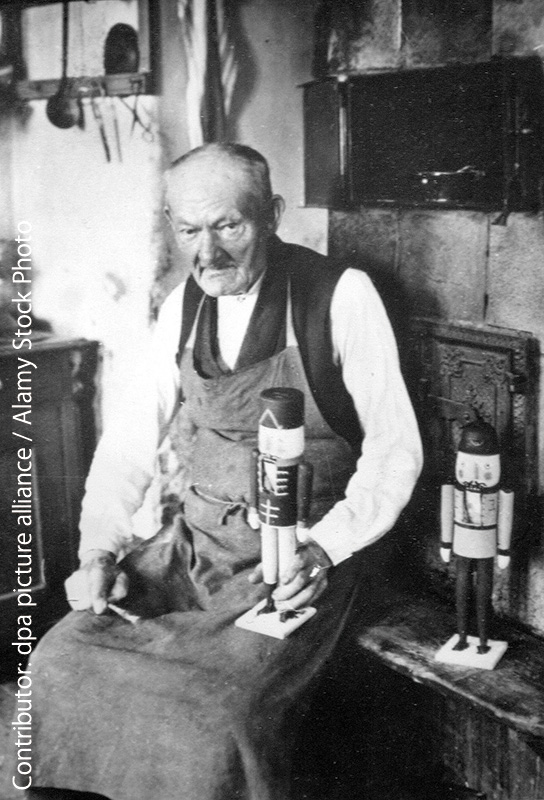 1870年ごろ、くるみ割り人形を初めて制作したヴィルヘルム・フュヒトナー
