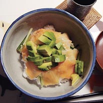 アボカドサーモン丼