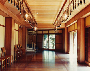 タウトが設計した日本に現存する唯一の建築物、熱海市にある旧日向別邸
